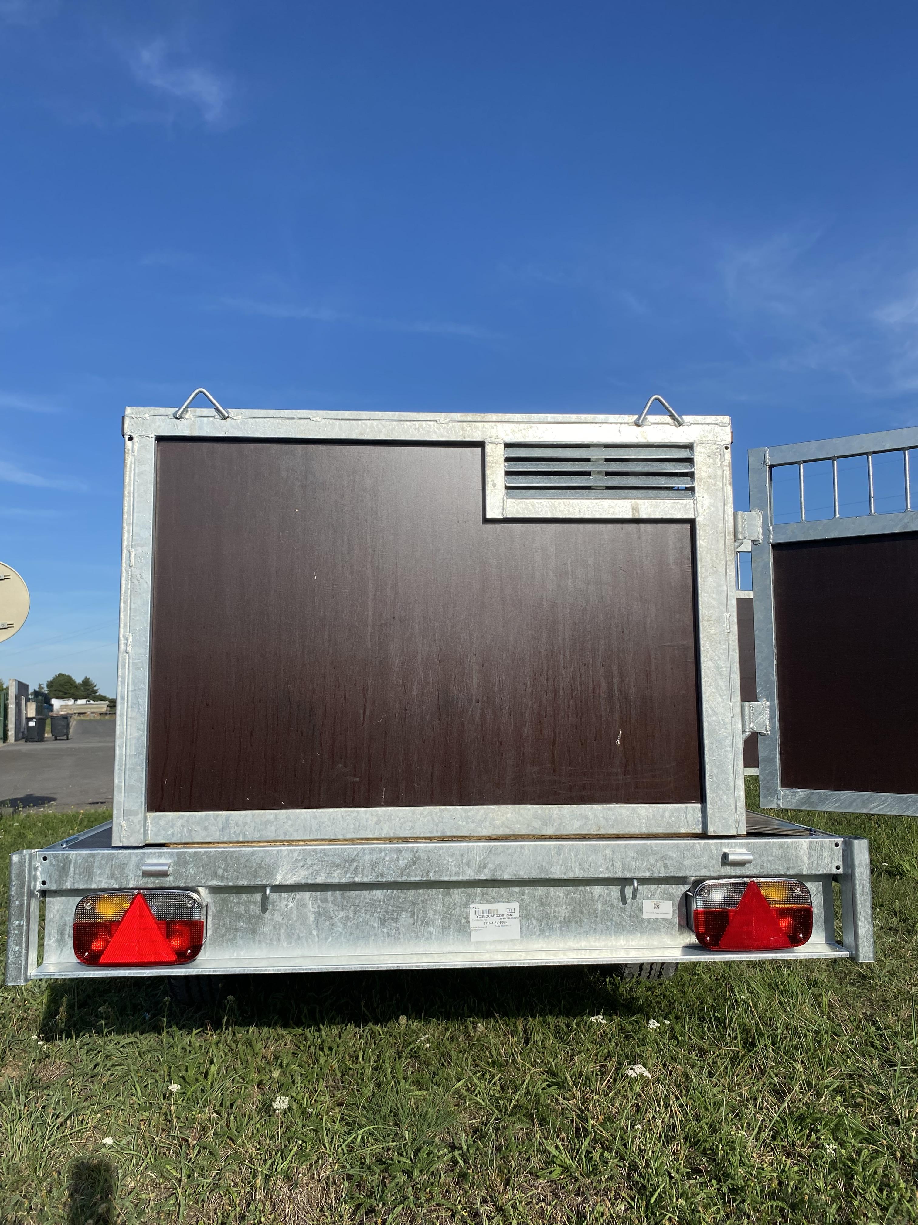 Plateau EDUARD 3.10 m x 1.60 m avec caisse à chiens 2 cases