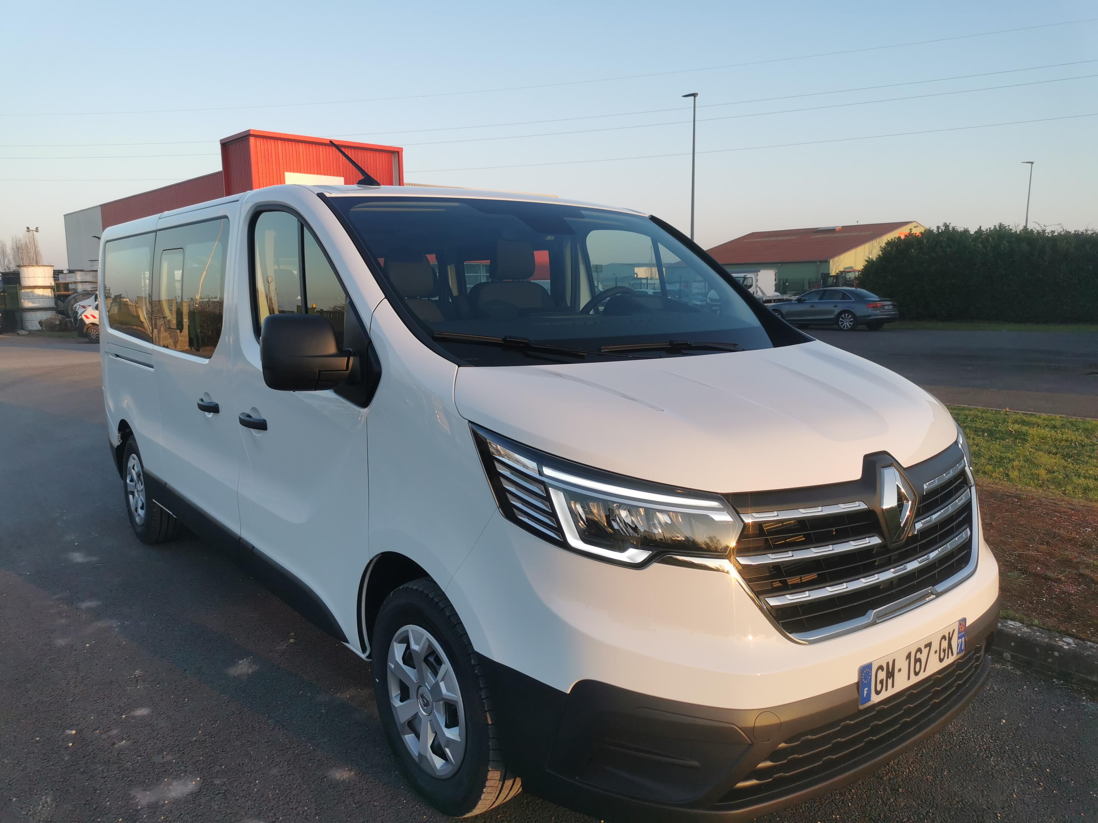 Renault Trafic 9 places 150 ch